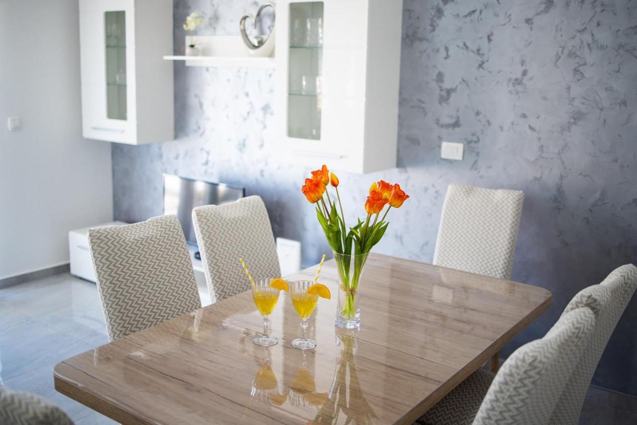 Deluxe Apartments Sanja With Seaview Gornji Karin Kültér fotó