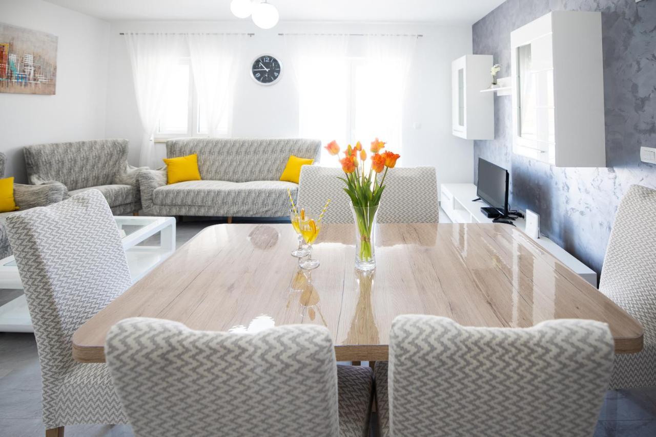 Deluxe Apartments Sanja With Seaview Gornji Karin Kültér fotó