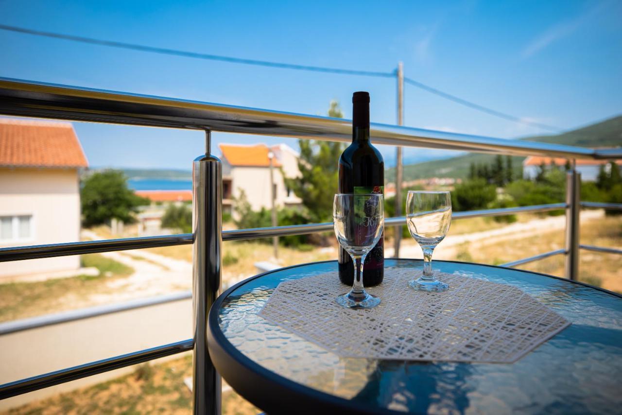 Deluxe Apartments Sanja With Seaview Gornji Karin Kültér fotó