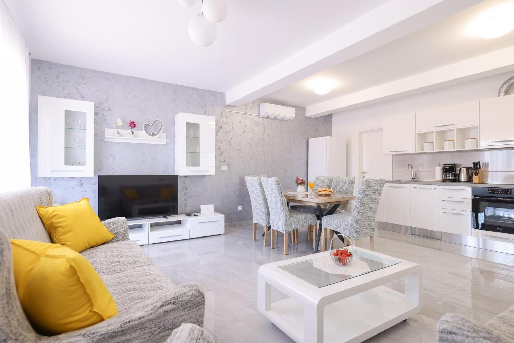 Deluxe Apartments Sanja With Seaview Gornji Karin Kültér fotó